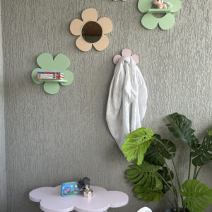 Flower shelf with Whicker